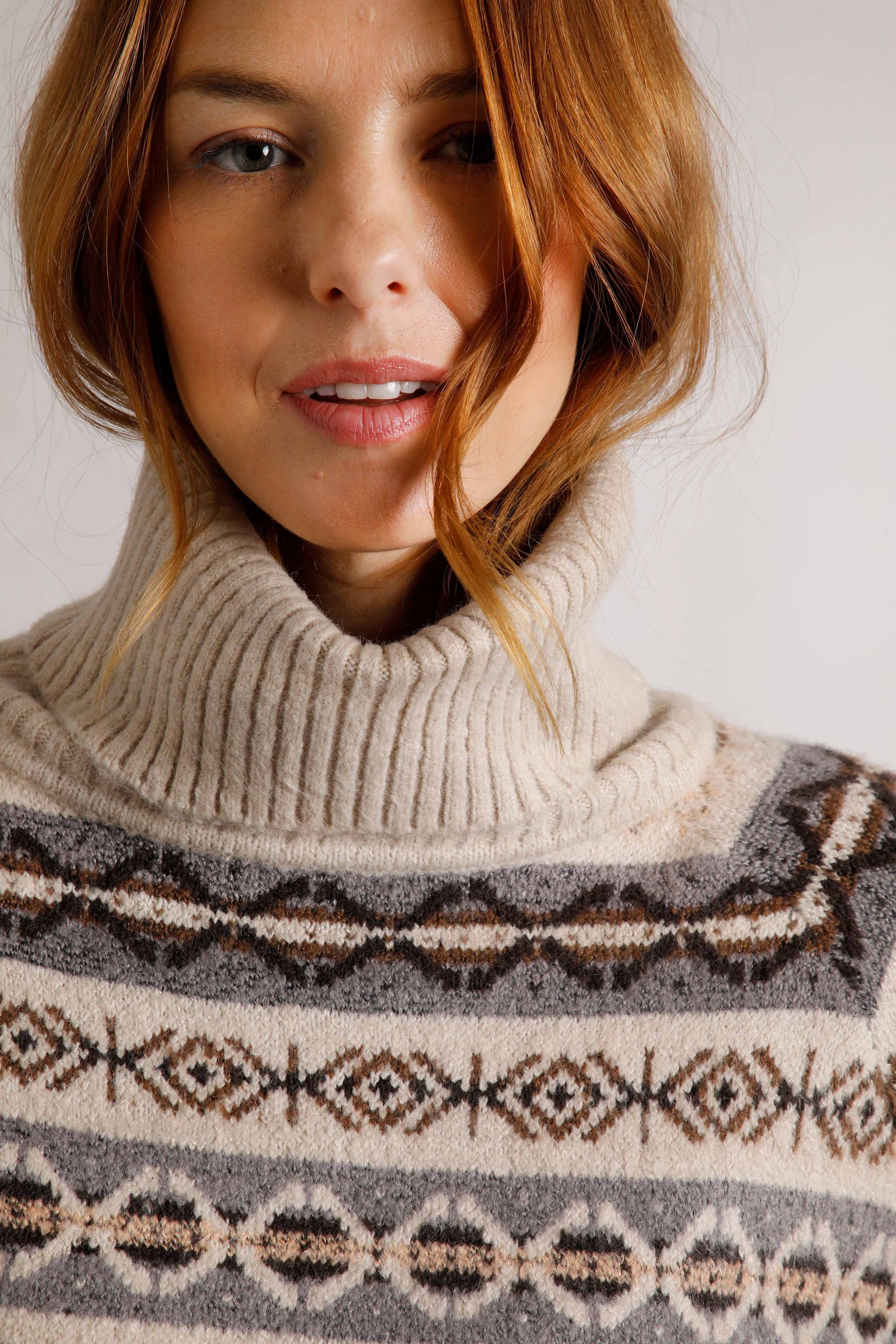 19321 V-Neck Jumper - Ecru