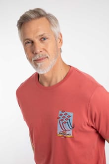 Red Sparrows Back Print Artist T-Shirt Nantucket