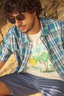 Palm Island Front Print Graphic T-Shirt Dusty White