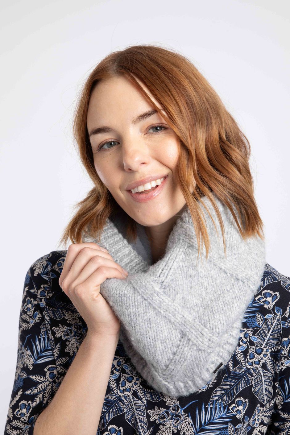 Candy Cable Knitted Faux Fur Lined Snood Light Grey